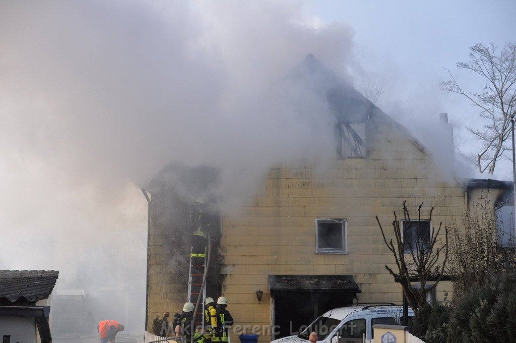 Haus komplett ausgebrannt Leverkusen P37.JPG